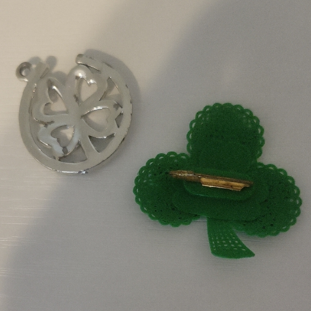 Silver tone Clover Pendant with Green Shamrock Pin - Picture 2 of 4